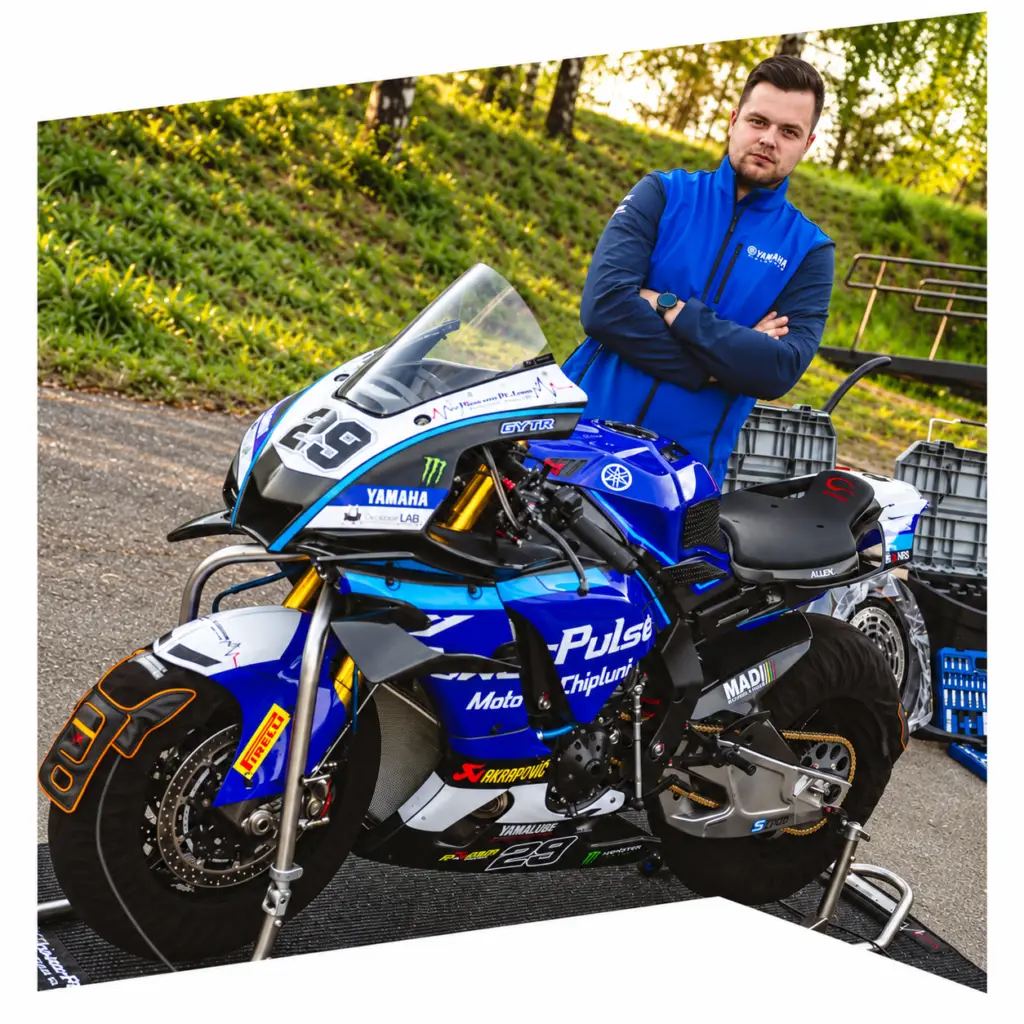 PowerPulse – Ričardas prie Yamaha R1 motociklo